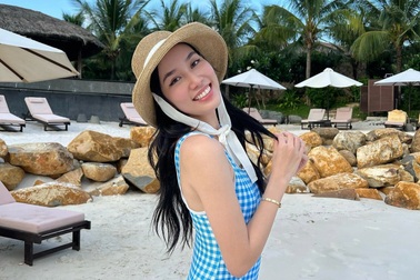 "Á hậu giỏi tiếng Pháp" học tiến sĩ ở tuổi 27, viên mãn bên chồng tri thức