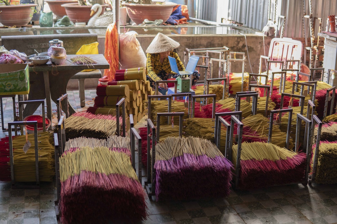 Tâm sự ứa nước mắt của công nhân làm nghề phục vụ cõi âm - 13 Tâm sự ứa nước mắt của công nhân làm nghề phục vụ cõi âm - 13
