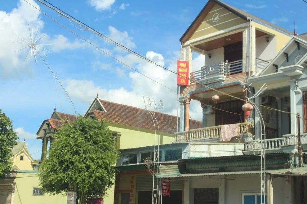 Thầy giáo tử vong sau khi thuê phòng nghỉ với một phụ nữ - 1 Thầy giáo tử vong sau khi thuê phòng nghỉ với một phụ nữ - 1