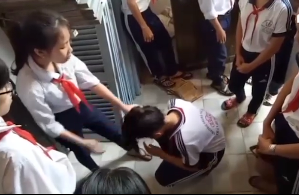 Bùng phát học sinh đánh nhau: Chỉ hạn chế chứ không triệt tiêu được - 1 Bùng phát học sinh đánh nhau: Chỉ hạn chế chứ không triệt tiêu được - 1
