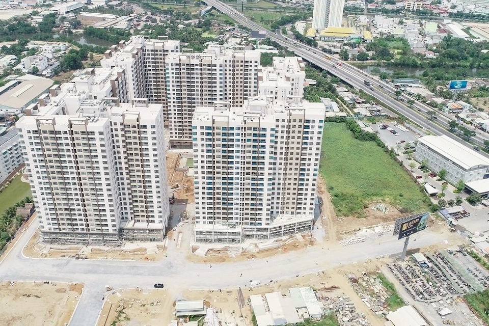 TP.HCM: Nhà ở bình dân biến mất, căn hộ 1,5 tỷ đồng hầu như tuyệt chủng - 2 TP.HCM: Nhà ở bình dân biến mất, căn hộ 1,5 tỷ đồng hầu như tuyệt chủng - 2