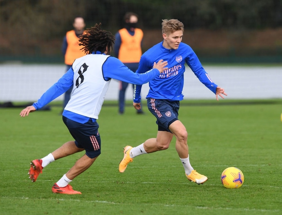 Odegaard rèn chân cùng Arsenal, chuẩn bị đón tiếp Man Utd - 4 Odegaard rèn chân cùng Arsenal, chuẩn bị đón tiếp Man Utd - 4