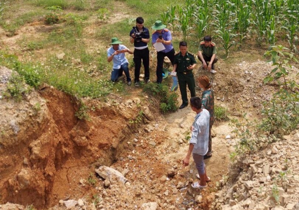 Cán bộ tổ kiểm soát Covid-19 tiếp tay cho đường dây đưa 200 người vượt biên - 2 Cán bộ tổ kiểm soát Covid-19 tiếp tay cho đường dây đưa 200 người vượt biên - 2