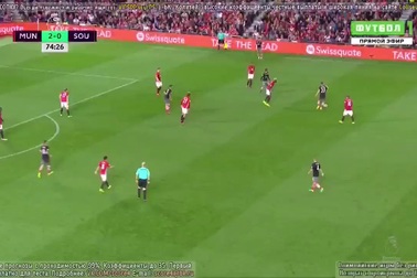 Long đánh đầu chệch khung thành MU