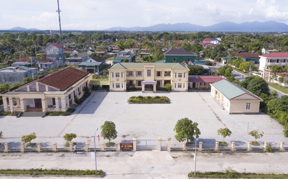 Hàng chục trụ sở khang trang bỏ hoang sau sáp nhập - 1 Hàng chục trụ sở khang trang bỏ hoang sau sáp nhập - 1