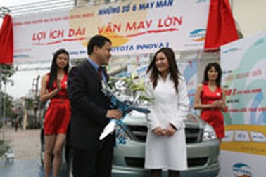Hòa mạng 098 trúng Toyota Innova J