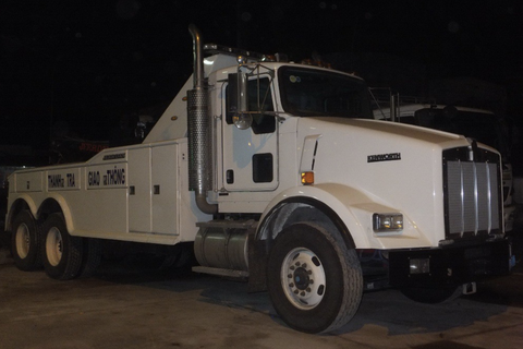 Xe kéo khủng của Cục quản lý đường bộ xuất hiện ở trạm BOT Cai Lậy