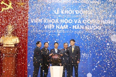 Phó Thủ tướng Vũ Đức Đam "đặt hàng" cho Viện V-KIST