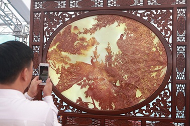 Bức tranh nặng cả tấn, giá vài tỷ khiến ai cũng "choáng"