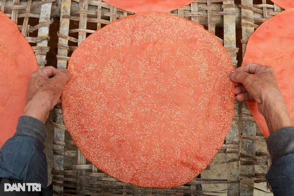 Cụ ông 70 tuổi thu 40 triệu đồng/tháng từ loại bánh gạo dân dã - 8 Cụ ông 70 tuổi thu 40 triệu đồng/tháng từ loại bánh gạo dân dã - 8