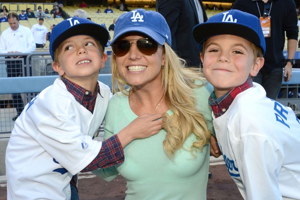 Cuộc sống ác mộng của Britney Spears: Bị cha mắng chửi và cấm được gần con - 2 Cuộc sống ác mộng của Britney Spears: Bị cha mắng chửi và cấm được gần con - 2