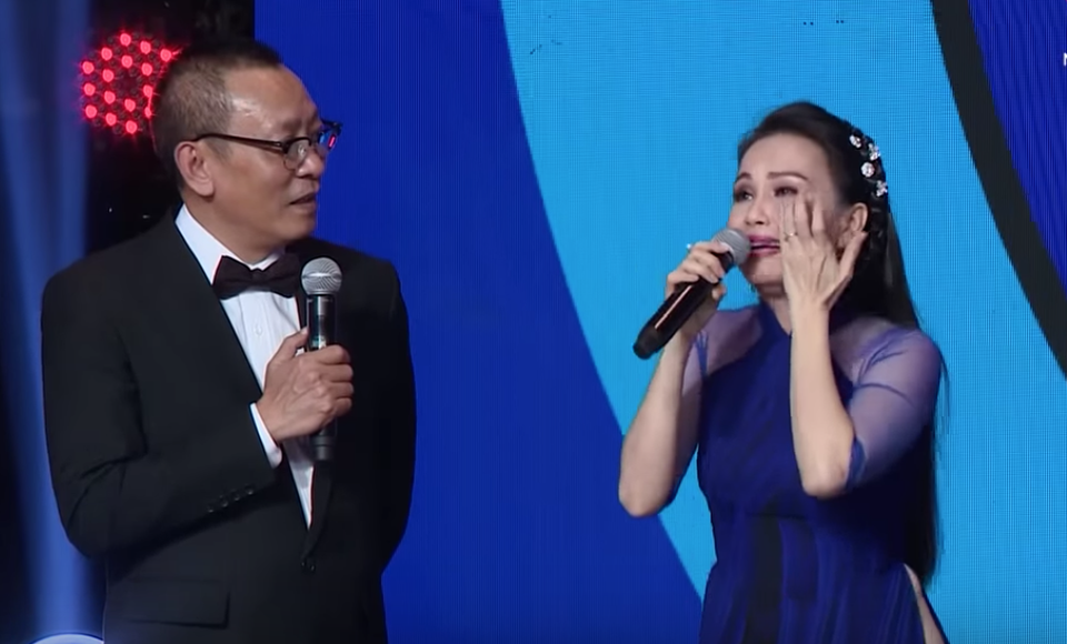 Cẩm Ly nước mắt rơi lã chã khi từng phải đón giao thừa... ngoài đường - 2 Cẩm Ly nước mắt rơi lã chã khi từng phải đón giao thừa... ngoài đường - 2