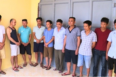 Bắt 10 đối tượng đánh bạc, thu giữ gần 160 triệu đồng