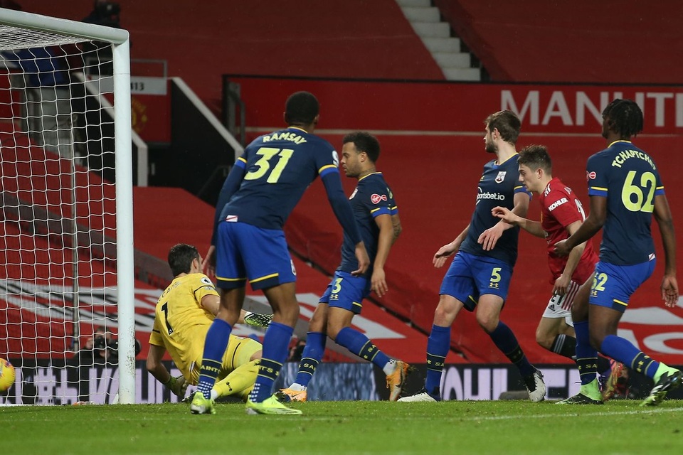 Man Utd chia 9 bàn thắng cho 9 cầu thủ của Southampton - 21 Man Utd chia 9 bàn thắng cho 9 cầu thủ của Southampton - 21