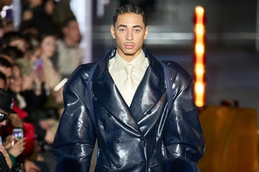 Cháu trai Beyoncé có ngoại hình nổi bật, lần đầu làm mẫu đã "gây sốt"