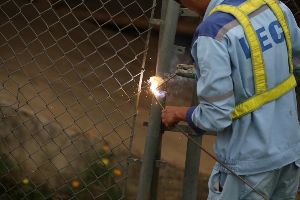 Chuyện thật như đùa: Sáng hàn rào, tối phá rào ở cao tốc Nội Bài - Lào Cai - 10 Chuyện thật như đùa: Sáng hàn rào, tối phá rào ở cao tốc Nội Bài - Lào Cai - 10