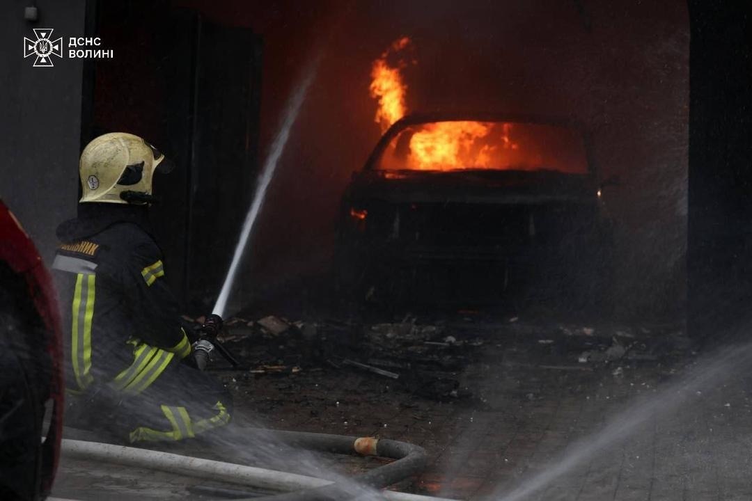 Nga dội hỏa lực rung chuyển Ukraine sau trận không kích lớn  - 1