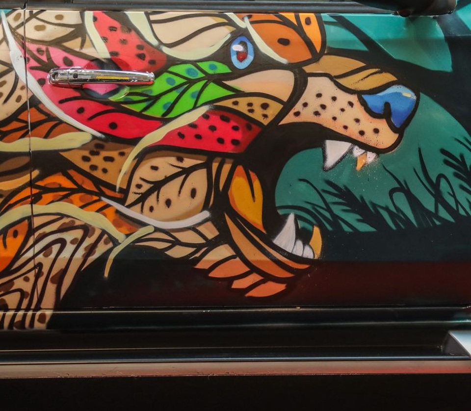 Chiêm ngưỡng một chiếc Triton độ graffiti sặc sỡ - 7 Chiêm ngưỡng một chiếc Triton độ graffiti sặc sỡ - 7