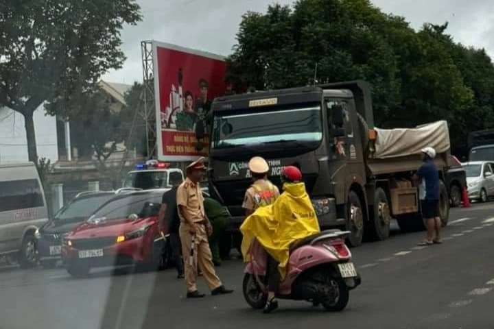 Жених избил водителя самосвала: дело передано в полицию - 1 Vụ chú rể đánh tài xế xe ben: Chuyển hồ sơ sang công an - 1