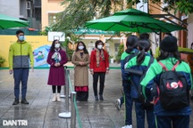 Hà Nội sẽ cho học sinh lớp 7-12 đi học trực tiếp dựa vào số ca mắc