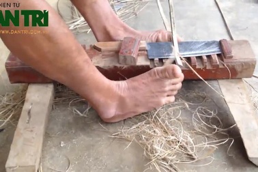 Độc giả báo Dân trí thăm người đàn ông tật nguyền có đôi chân kỳ diệu