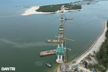 Cầu vượt cửa biển dài nhất miền Trung dần lộ diện