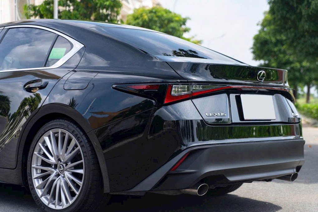 Bị hãng khai tử, Lexus IS chỉ mất giá 1 tỷ đồng sau 4 năm sử dụng - 2 Bị hãng khai tử, Lexus IS chỉ mất giá 1 tỷ đồng sau 4 năm sử dụng - 2