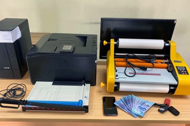 Hà Nội: Nam thanh niên sản xuất tiền giả bằng máy in màu