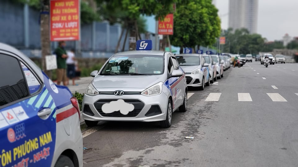 Hà Nội: Lái xe taxi điêu đứng vì Covid-19 - 1 Hà Nội: Lái xe taxi điêu đứng vì Covid-19 - 1