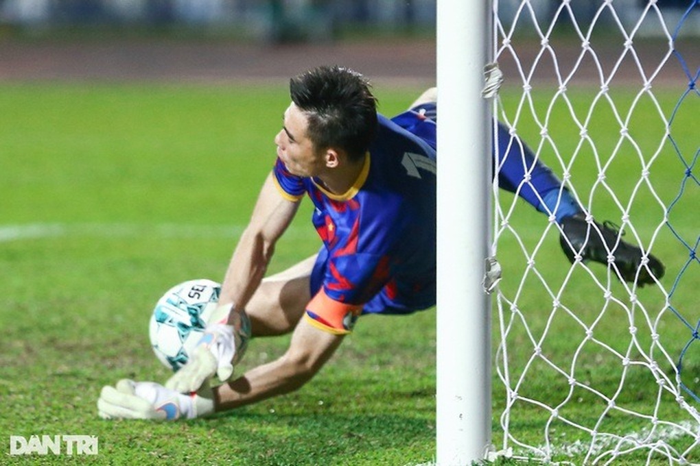 Quốc Việt bỏ lỡ phạt đền, Văn Chuẩn hóa người hùng của U23 Việt Nam - 2 Quốc Việt bỏ lỡ phạt đền, Văn Chuẩn hóa người hùng của U23 Việt Nam - 2