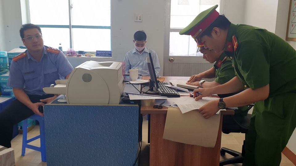 Tạm đình chỉ vụ án và 21 bị can trong vụ án sai phạm đất đai - 1 Tạm đình chỉ vụ án và 21 bị can trong vụ án sai phạm đất đai - 1
