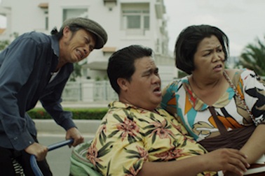 Hoài Linh “chết vai” nghèo khó