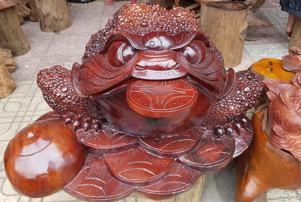 Thương lái bán đồ gỗ mỹ nghệ lo ngay ngáy, sớm giảm giá vì dịch tái xuất - 2 Thương lái bán đồ gỗ mỹ nghệ lo ngay ngáy, sớm giảm giá vì dịch tái xuất - 2
