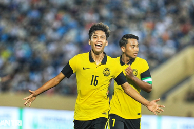 Thắng tưng bừng U23 Lào, U23 Malaysia vượt qua Thái Lan dẫn đầu bảng