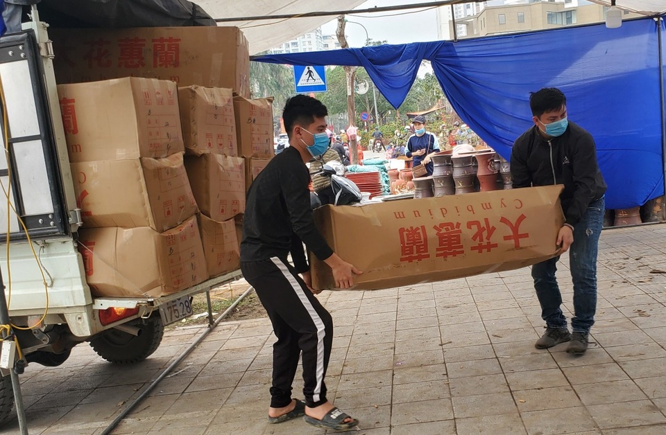 Hà Nội: Cửu vạn gồng mình kiếm thu nhập gấp 3 lần trong ngày cận Tết - 8