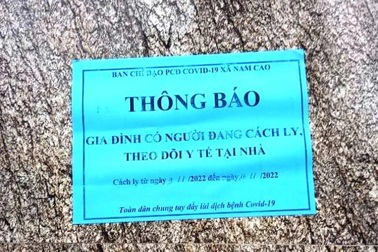 Kiểm điểm Trưởng thôn khóa trái cửa nhà dân để... phòng dịch