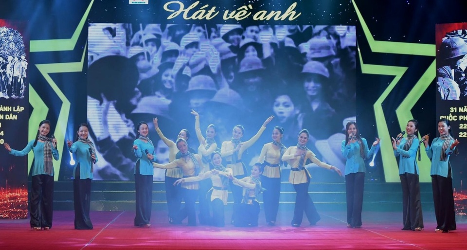 Phạm Phương Thảo, Vũ Thắng Lợi lắng đọng khi hát về người lính - 3 Phạm Phương Thảo, Vũ Thắng Lợi lắng đọng khi hát về người lính - 3