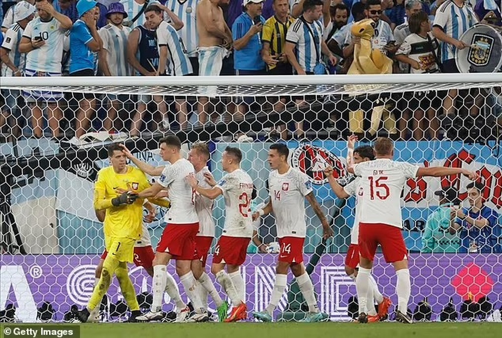 Thủ môn Ba Lan tiết lộ bí quyết cản phá quả phạt đền của Messi - 2