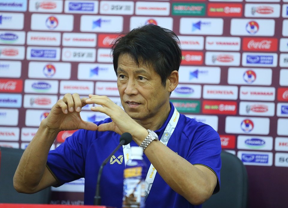 HLV Akira Nishino: “Tôi gặp áp lực khi đấu đội tuyển Việt Nam” - 2 HLV Akira Nishino: “Tôi gặp áp lực khi đấu đội tuyển Việt Nam” - 2