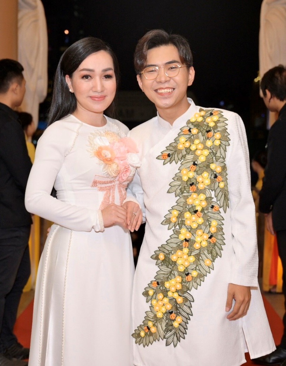 Chi Bảo sánh đôi cùng bạn gái Thùy Chang trên thảm đỏ sau ồn ào vợ mới - vợ cũ - 12 Chi Bảo sánh đôi cùng bạn gái Thùy Chang trên thảm đỏ sau ồn ào vợ mới - vợ cũ - 12