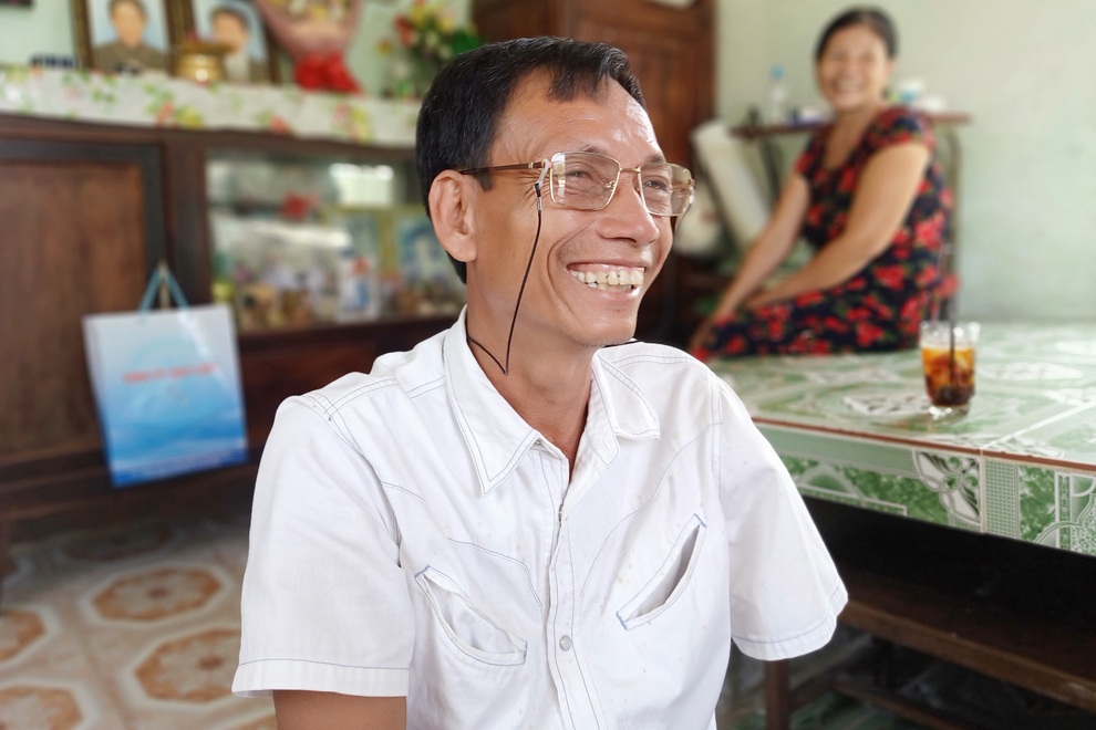 Chuyện về thương binh dành tiền vá đường, trồng hoa để làm đẹp xóm làng - 1 Chuyện về thương binh dành tiền vá đường, trồng hoa để làm đẹp xóm làng - 1
