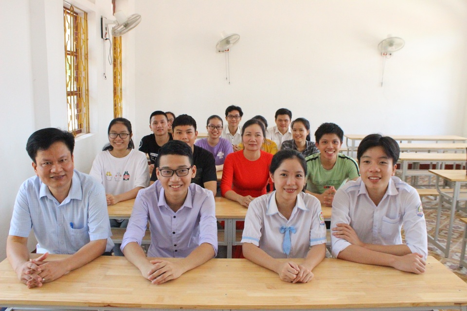 Ngỡ ngàng lớp học trường huyện có 14 thí sinh đạt từ 27 điểm trở lên - 4