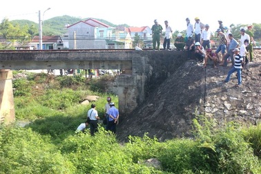 Phát hiện tử thi dưới chân cầu đường sắt