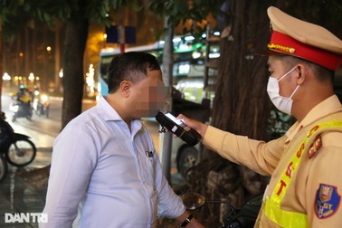 "Dính cồn" kịch khung, một cán bộ quản lý thị trường bị phạt 80 triệu đồng