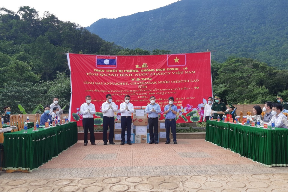 Hỗ trợ thiết bị phòng, chống dịch trị giá hơn 2 tỷ đồng cho nước bạn Lào - 1 Hỗ trợ thiết bị phòng, chống dịch trị giá hơn 2 tỷ đồng cho nước bạn Lào - 1