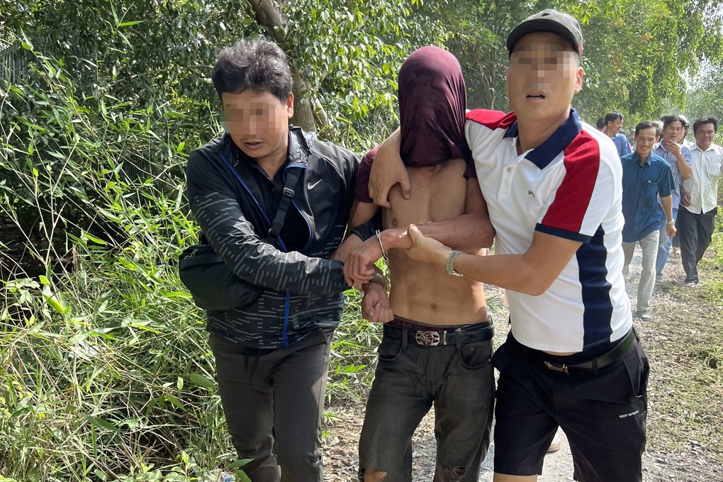 Công an TPHCM thưởng lực lượng phá chuyên án sát hại nhân viên quán cà phê - 2 Công an TPHCM thưởng lực lượng phá chuyên án sát hại nhân viên quán cà phê - 2