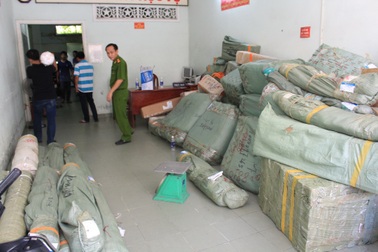 50 kiện hàng nghi nhập lậu qua đường hàng không