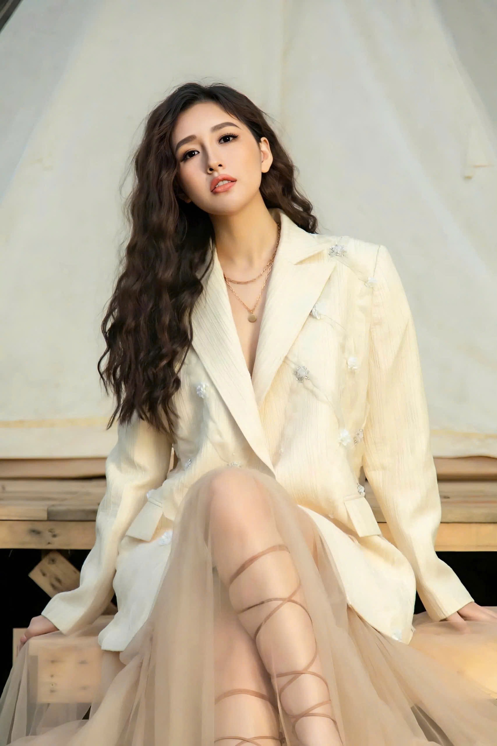 Mai Phương Thúy thể hiện phong cách phú bà với túi hiệu, đồng hồ tiền tỷ - 3