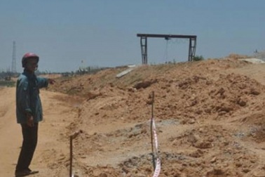 Dân tố cáo "nhà thầu Trung Quốc múc đất bẩn đổ đường cao tốc" bị dọa giết?