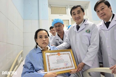 Bộ Y tế tặng Bằng khen 4 nữ điều dưỡng dũng cảm bảo vệ bệnh nhân